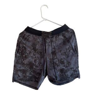 Mens Medium LuluLemon License to Train Linerless Short 7"